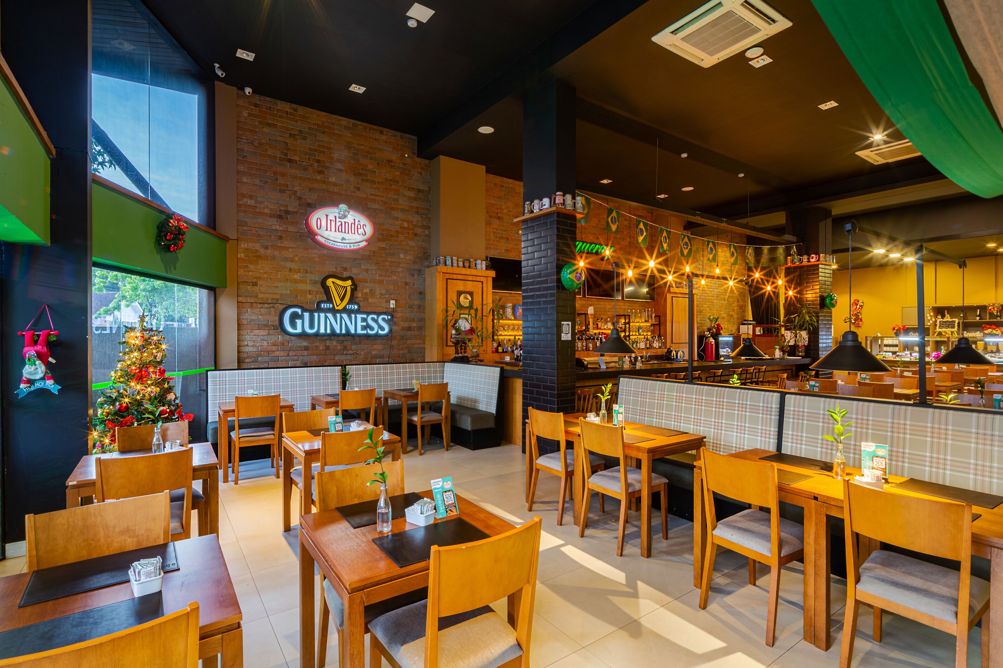 breakfast, lunch and dinner served