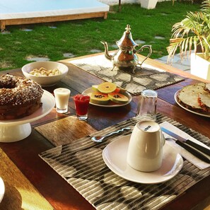 Free daily buffet breakfast