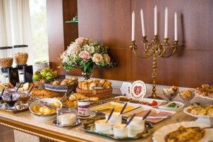 Free daily buffet breakfast