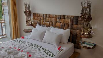 Peralatan tempat tidur premium, bar mini, peti besi dalam bilik