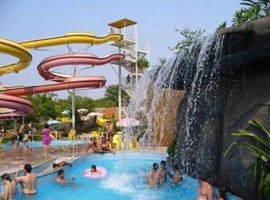 9 outdoor pools