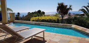 Outdoor pool - Q in Fresnaye (Cape Town)