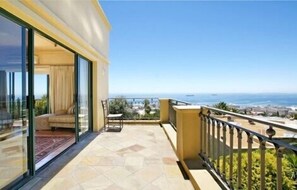 Balcony - Q in Fresnaye (Cape Town)