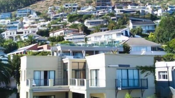 Unclassified image, 1 of 57, button - Q in Fresnaye (Cape Town)