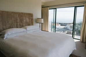 Luxury Villa, 4 Bedrooms, Sea View, Beachside | 4 bedrooms, premium bedding, down comforters, Tempur-Pedic beds - Q in Fresnaye (Cape Town)