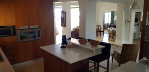 Breakfast area - Q in Fresnaye (Cape Town)