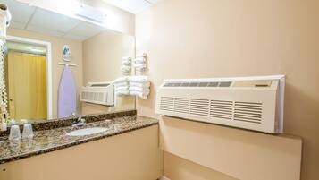 Standard Double Room, 2 Double Beds | Bathroom sink