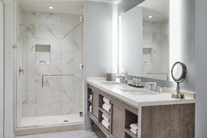 Designer toiletries, hair dryer, bathrobes, towels - Hotel Paseo, Autograph Collection by Marriott (Palm Desert)