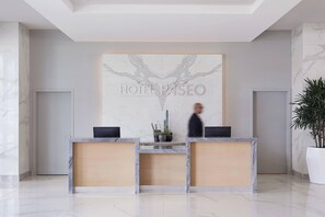 Reception - Hotel Paseo, Autograph Collection by Marriott (Palm Desert)