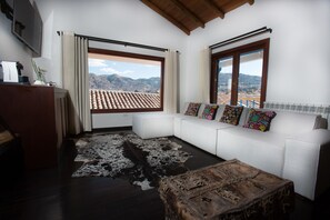 Presidentiële suite, 1 kingsize bed, uitzicht op de stad, in toren | Woonruimte | Lcd-televisie