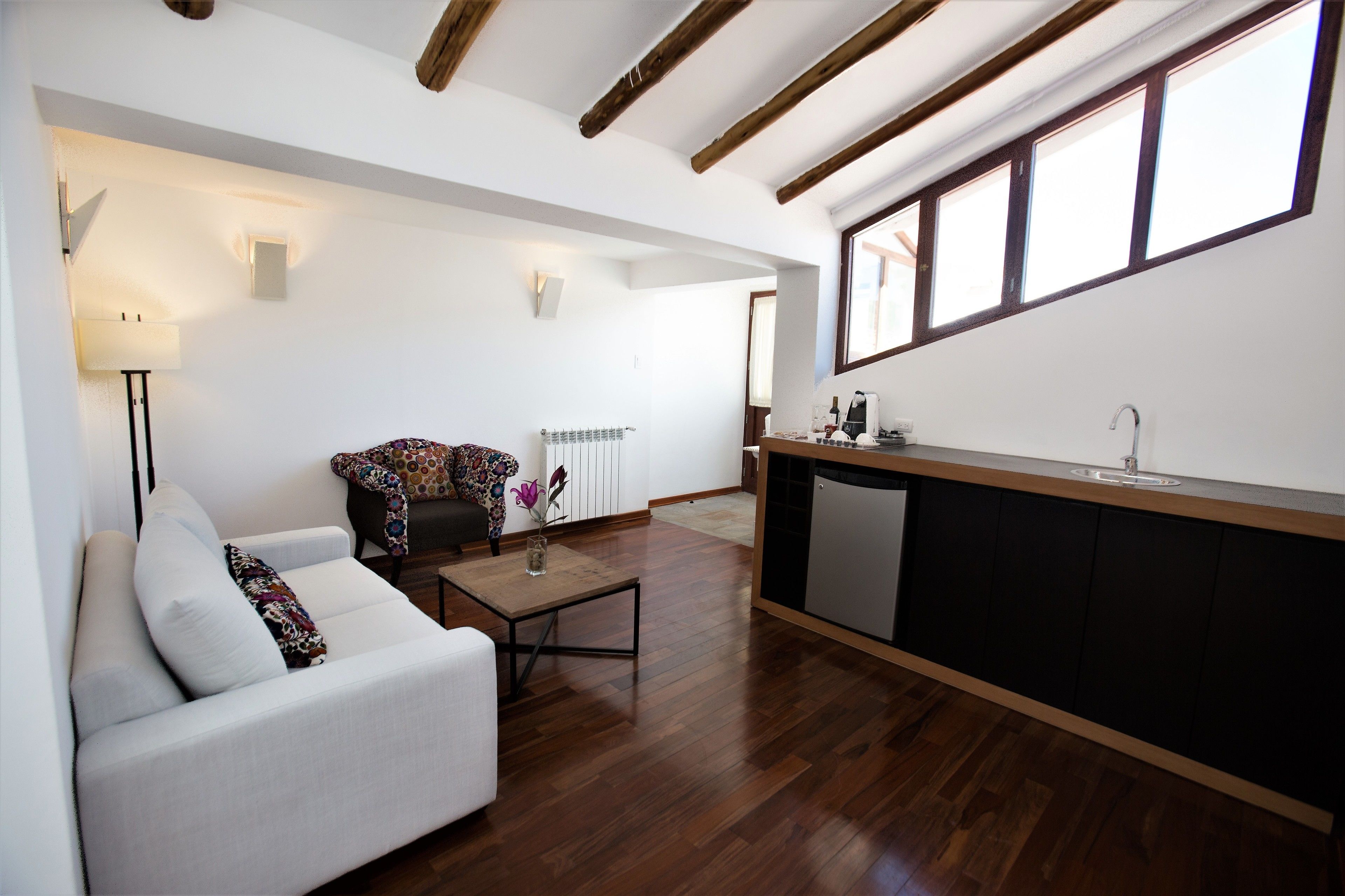 signature suite, 1 king bed with sofa bed, city view, tower | living room | lcd tv