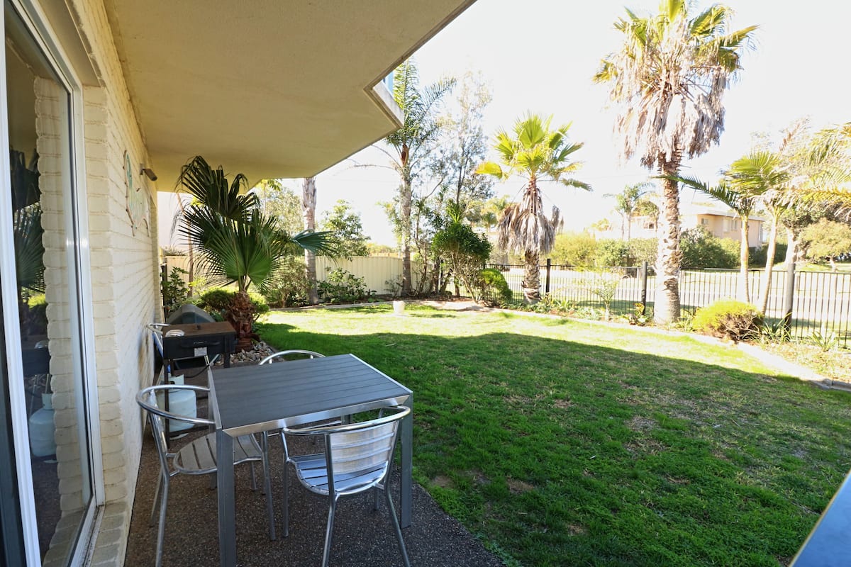 2 Bedroom Unit with Large Fenced Yard | 2 bedrooms, laptop workspace, iron/ironing board, WiFi (free)
