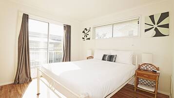 Exclusive Apartment, 2 Bedrooms, Accessible, Lake View | 2 bedrooms, individually decorated, individually furnished