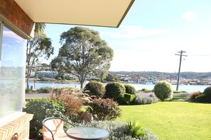 Apartemen, 2 kamar tidur, pemandangan danau | Teras/patio