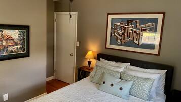 2 habitaciones, escritorio, tabla de planchar con plancha y wifi gratis