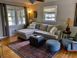 TV connectée, lecteur de DVD, livres