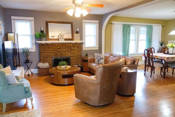 Smart TV, fireplace, DVD player, books