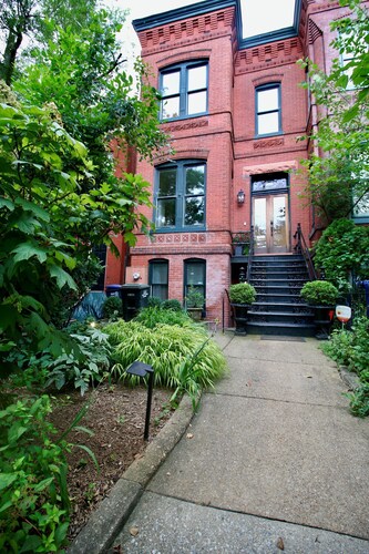 Capitol Hill Studio, near Capitol, Supreme Court, Eastern Market, Free Parking