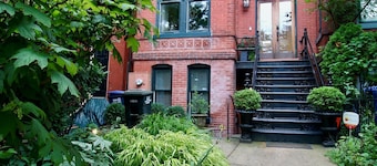 Hiljainen ja viehättävä Luxury Studio, king-vuode, lähellä Capitol & korkein hallintoalue