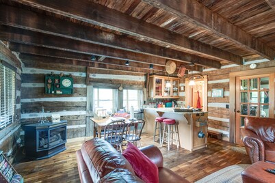 Cozy Cabin Near Nashville, TN ~ Surrounded By Beautiful Farmland