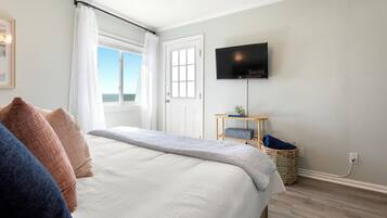 2 bedrooms, iron/ironing board, travel crib, free WiFi