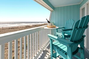 Property grounds - Beautiful Top Floor Oceanfront Condo, Breathtaking Views from
Oceanfront Balcony (Carolina Beach)