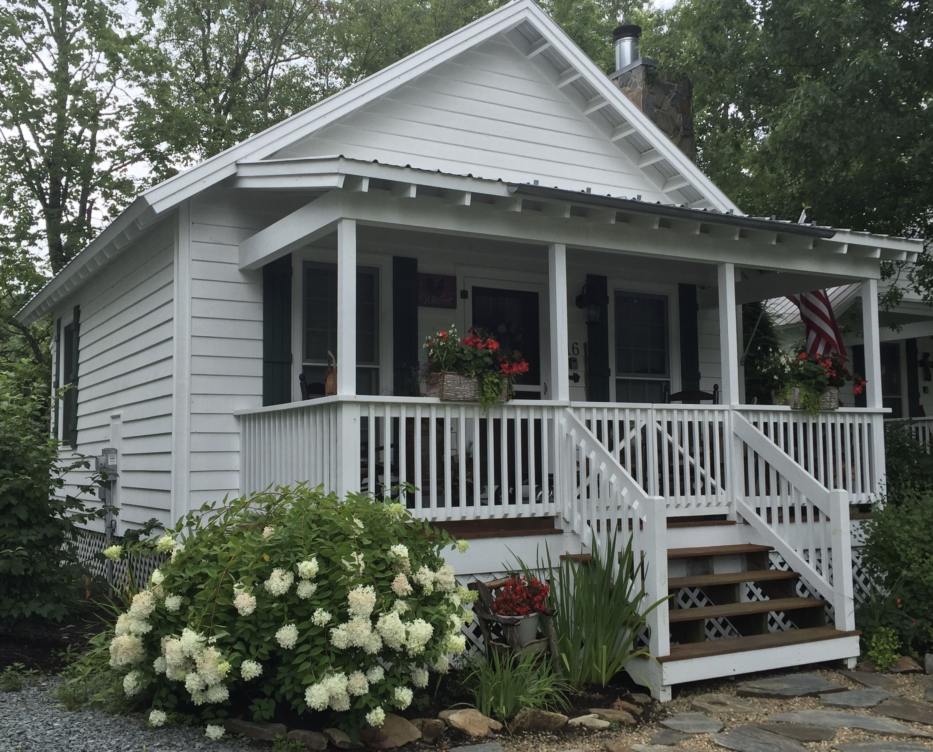 Peaceful Cottage on the Linville River Elev.  approx. 3400 Close to 3 Ski Areas