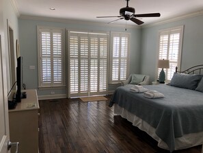 5 bedrooms, desk, iron/ironing board, free WiFi