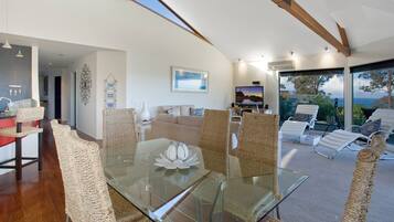 Rumah, 4 kamar tidur, pemandangan samudra | Makan di kamar