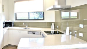 3 Bedroom Townhouse | Private kitchen - Rolling Waves 1 (Merimbula)
