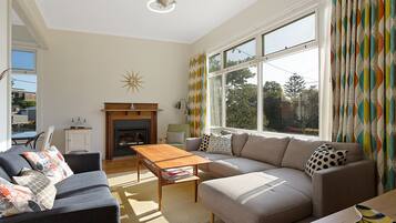 Rumah, 3 kamar tidur | Ruang keluarga | TV layar datar dan pemutar DVD