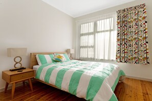 3 Bedroom House - The 50's Beach House (Merimbula)