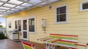 3 Bedroom House | Terrace/patio - The 50's Beach House (Merimbula)