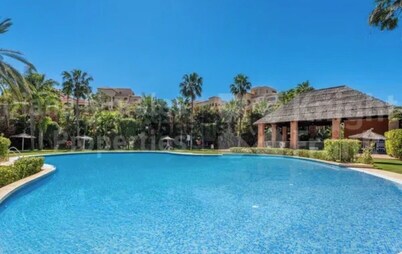 3 Bedroom Luxury Penthouse With Amazing Views!