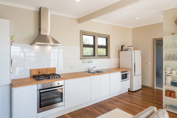Private kitchen - The Love Shack (Pambula Beach)