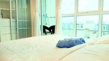 Desk, soundproofing, iron/ironing board, free WiFi