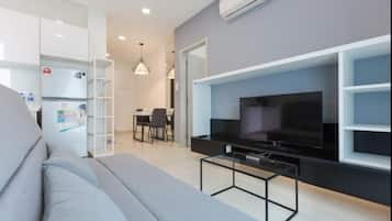Premier Studio Suite, 1 Bedroom, Kitchenette, City View | Desk, soundproofing, iron/ironing board, free WiFi