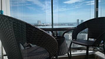 Deluxe Studio Suite, 1 Bedroom, Balcony, Corner | Balcony view