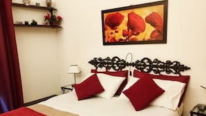 A neatly made bed with red and white bedding, a red throw blanket, and a decorative headboard. - Catania City Center: A Little Gem in the Historic Center of Catania (Catania)
