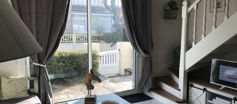 Charmigt familj hus nÀra stranden