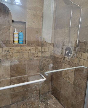 Combined shower/tub, hair dryer, towels, soap