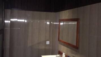 Standard Double Room, Connecting Rooms | Bathroom