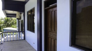 Property entrance - Six80 Hotel (Meyungs)