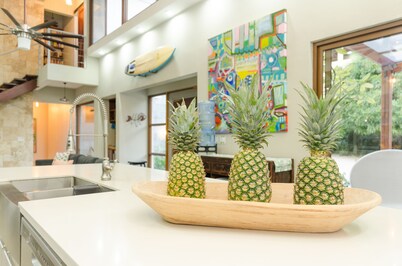 Modern beach Villa - Property can accommodate up to 16 pp - close to the beach