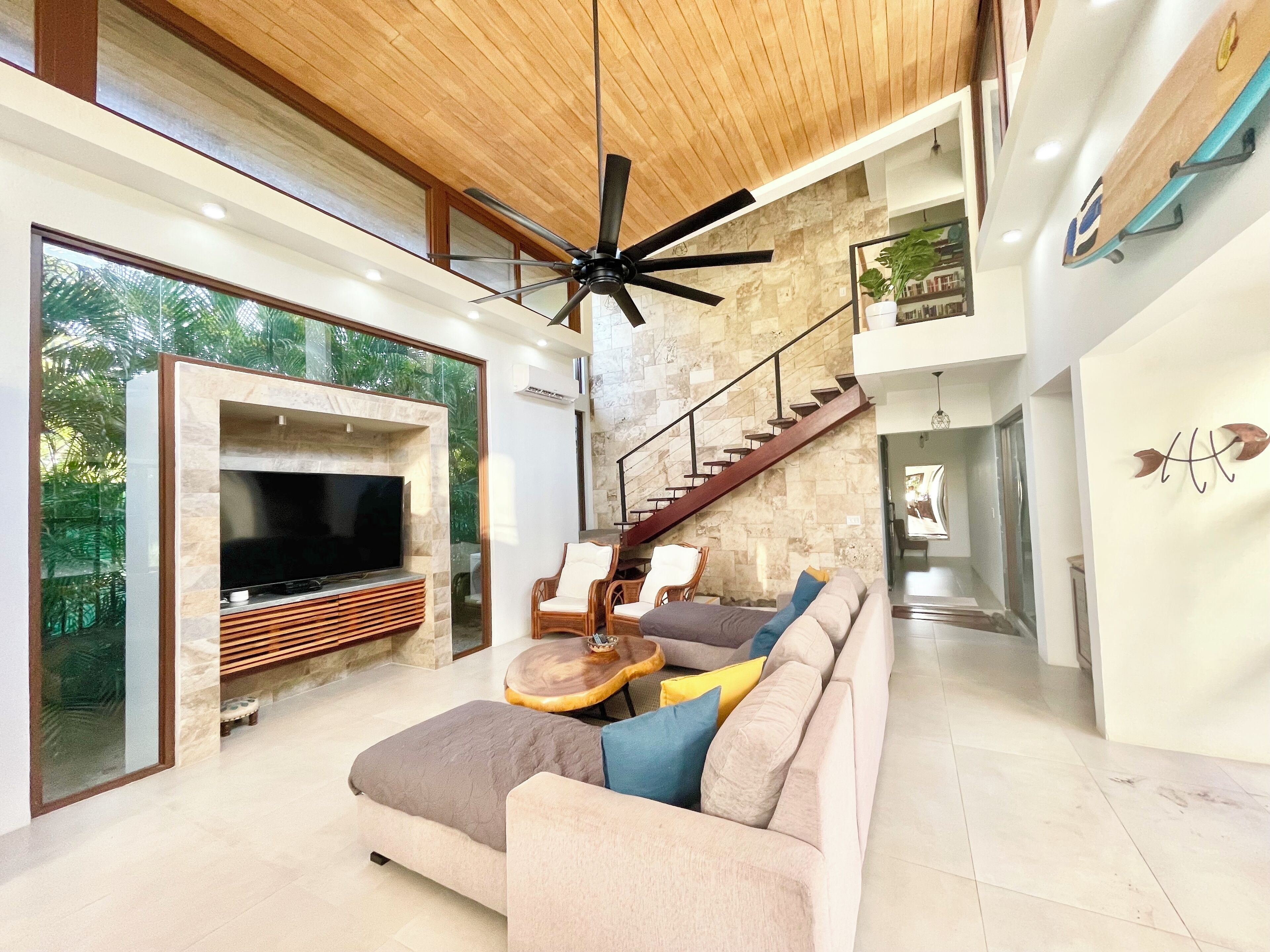 Smart-TV, DVD-Player, Bücher, Videothek