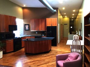 Interior - Affordable Month to Month In The Heart Of Chicago. 30 Day Minimum Bookings. (Chicago)