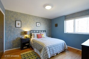 4 habitaciones, tabla de planchar con plancha, wifi y ropa de cama