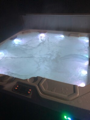 Outdoor spa tub - Escape to a Private Woodland Estate (Barrington)