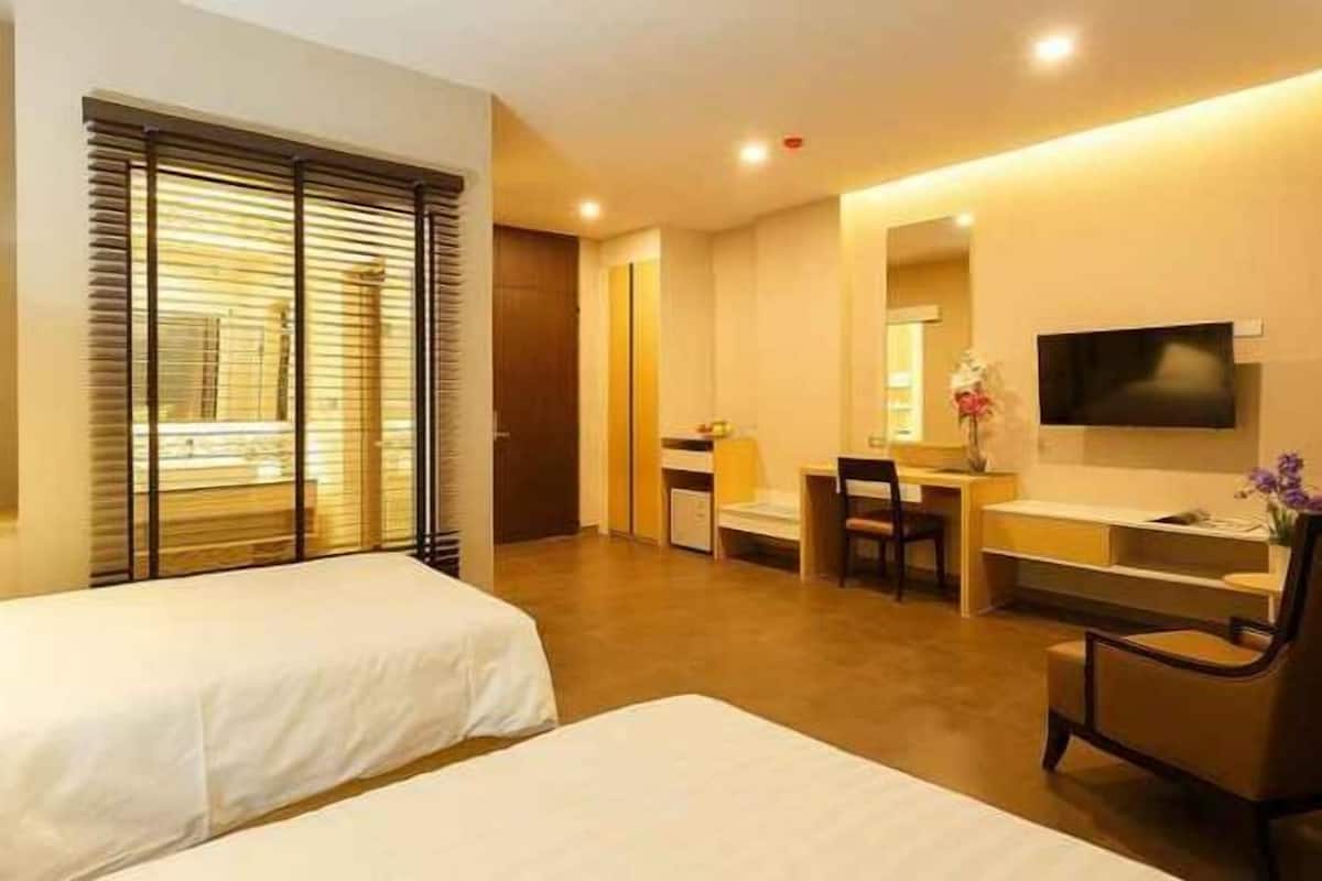 Minibar, in-room safe, desk, blackout curtains