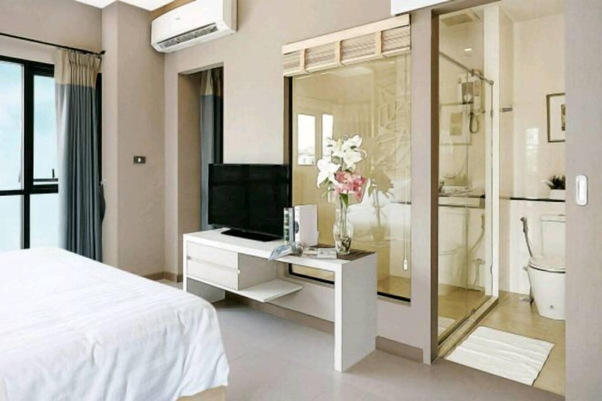 Minibar, in-room safe, desk, blackout curtains